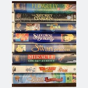 Like New Lot of 8 Mix Genre VHS Tapes in Original Clamshell Case